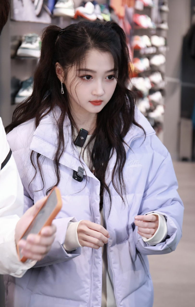 关晓彤扎双马尾好可爱,清纯俏皮,温柔甜美,少女感十足!