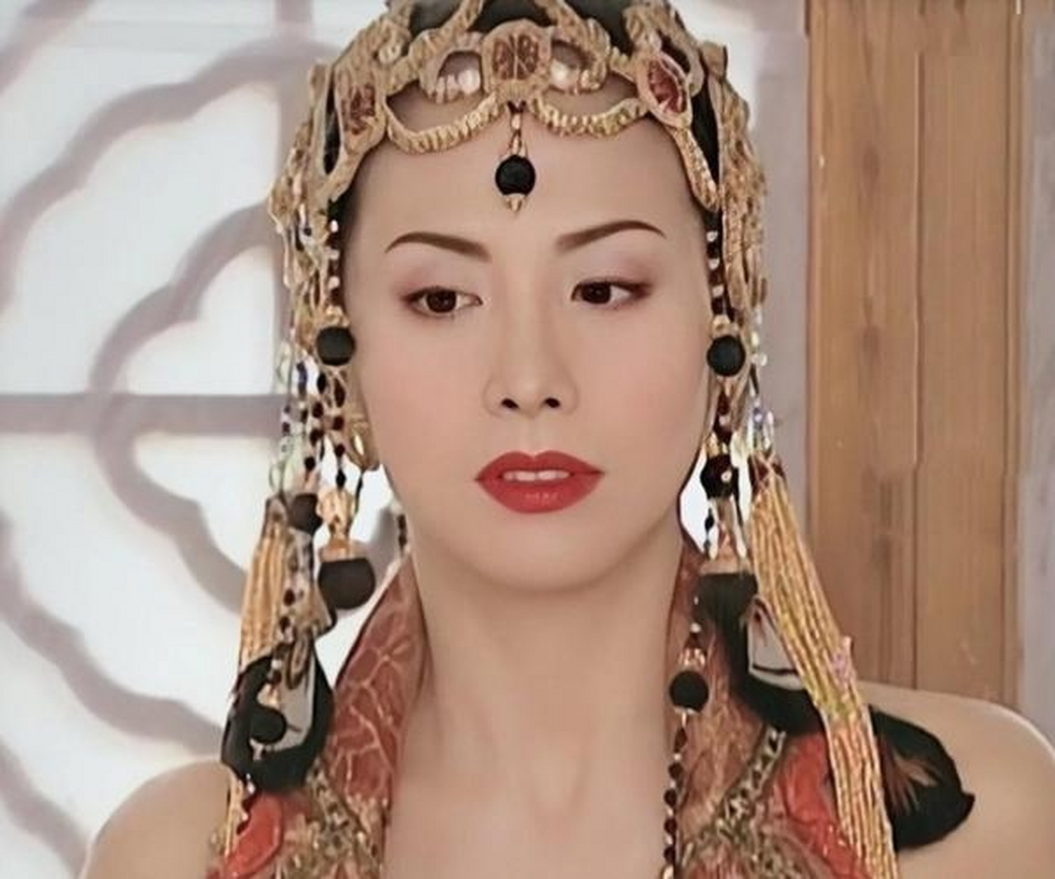 武林美女田丽,五官很艳丽