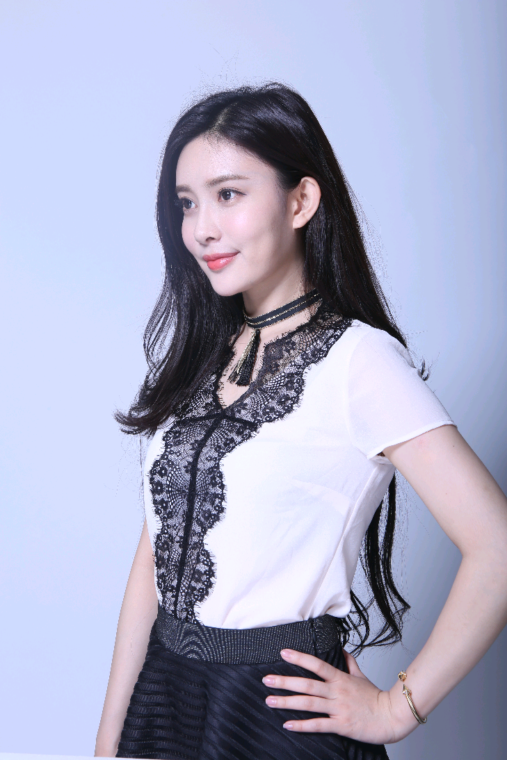 直爽性格的高颜值东北美女孟子义