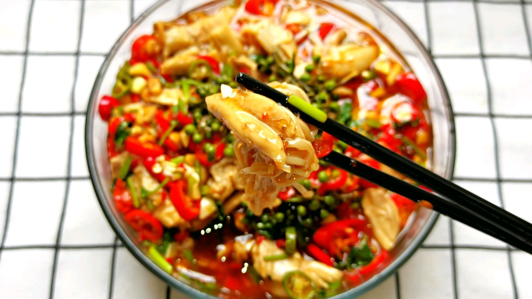 鸡腿版藤椒鸡,简单易操作麻香滑嫩,夏天吃太开胃了