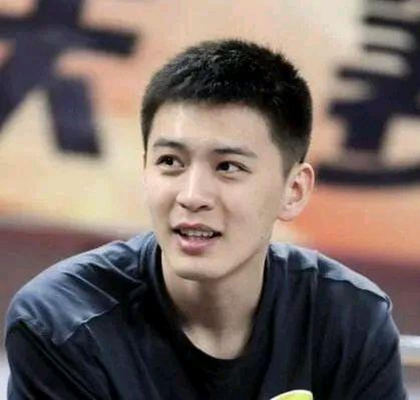 个人觉得杨鸣这张照片最好看![比心][比心] #辽宁男篮