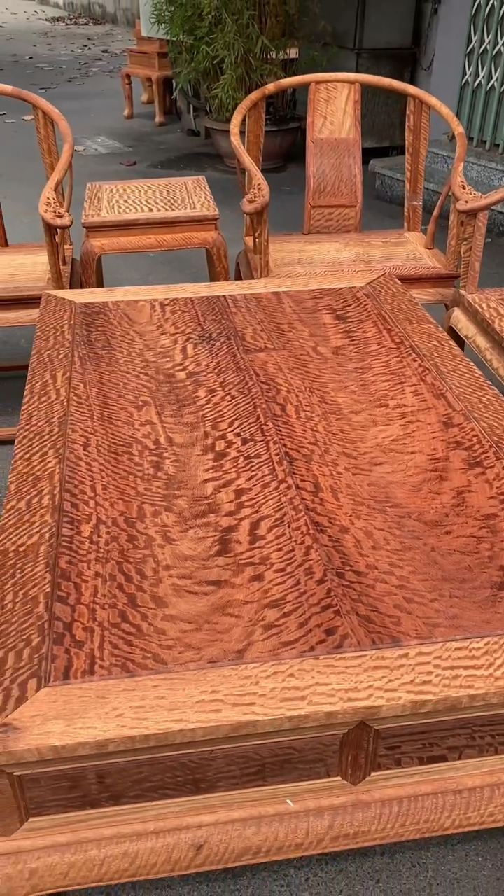 缅甸花梨水波纹皇宫椅八件套,榫卯传承