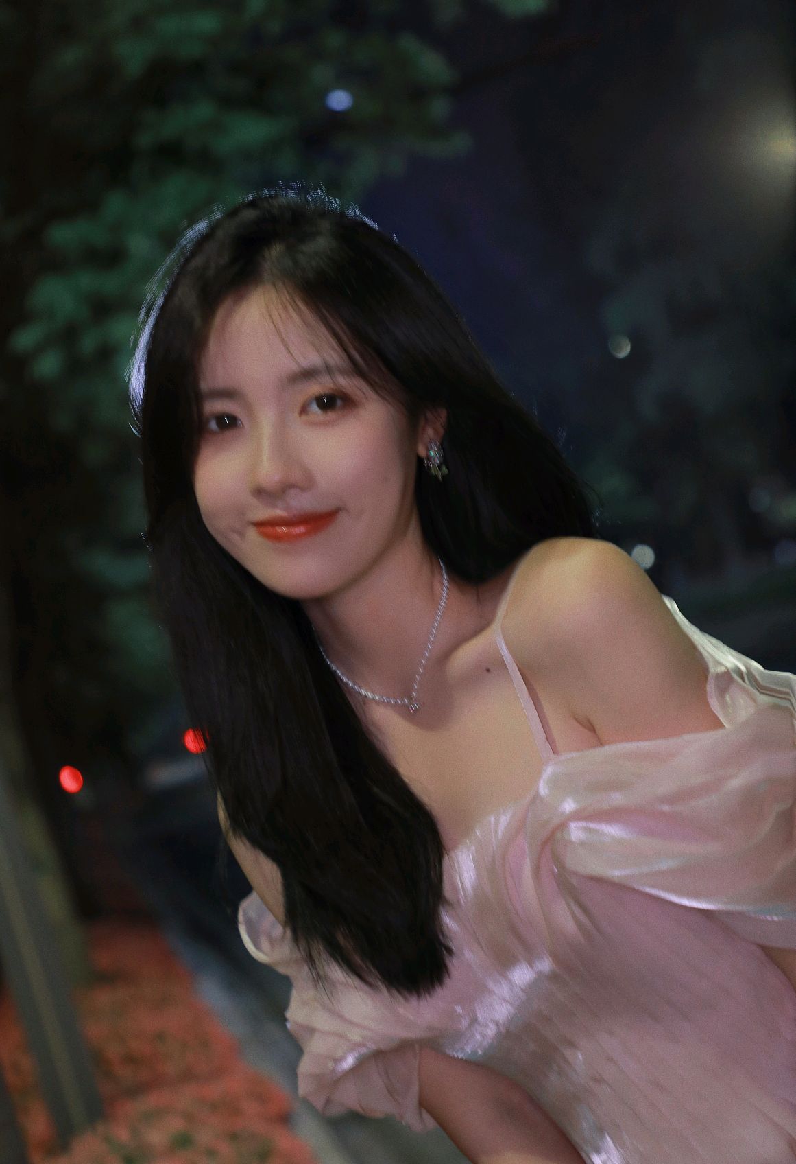 梨涡浅笑女孩,小酒窝令人印象深刻!