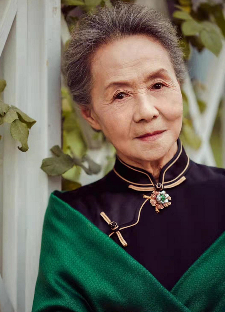 杨绛先生说:"过去事,过去人,笑笑就好;现在事,现在人,尽心就好;未来事