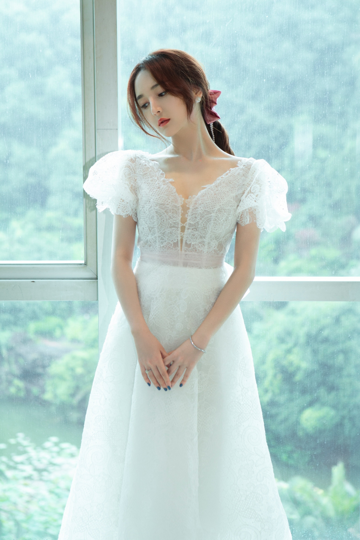 靳梦佳写真美图:美丽大方,魅力十足