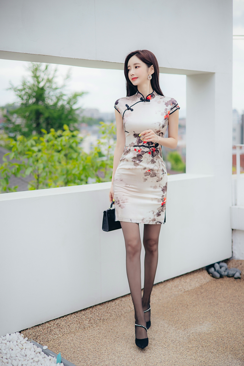 养眼美女# #孙允珠# 旗袍加黑丝,顶不顶得住