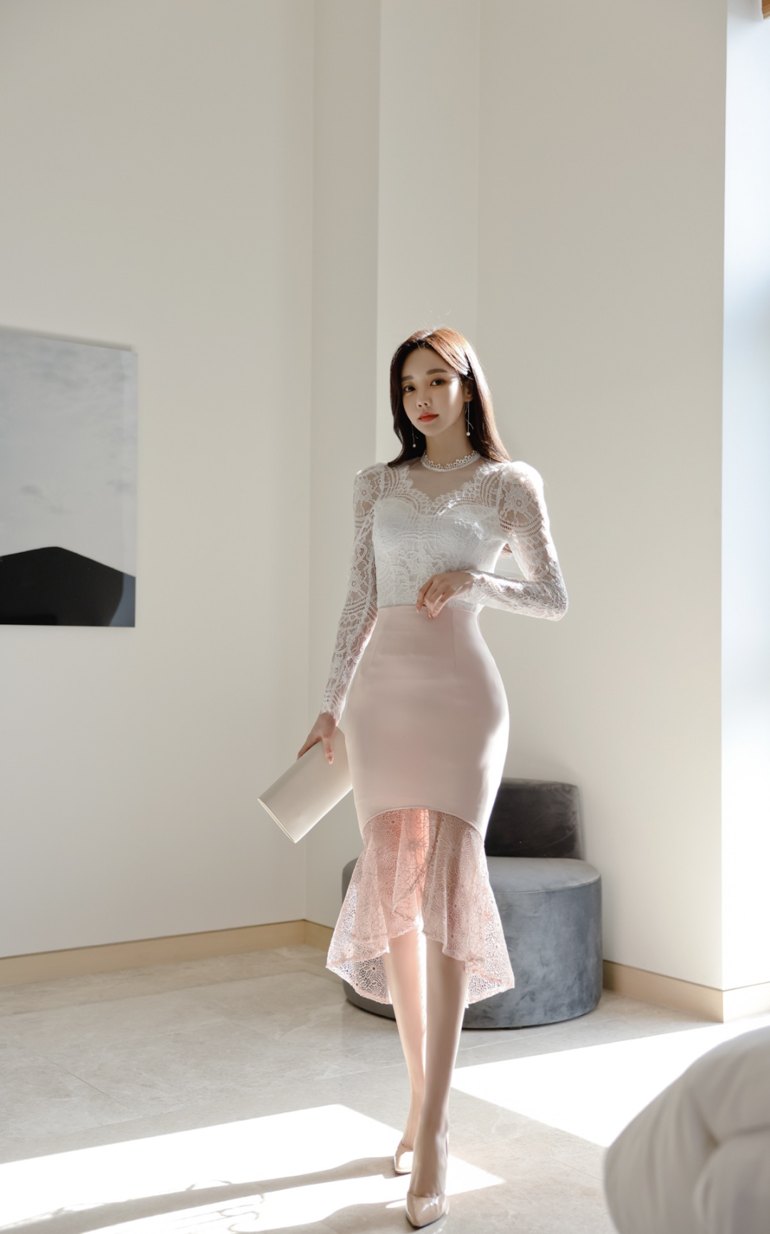 孙允珠韩国女神,蕾丝雕花性感鱼尾裙穿搭,妩媚诱人