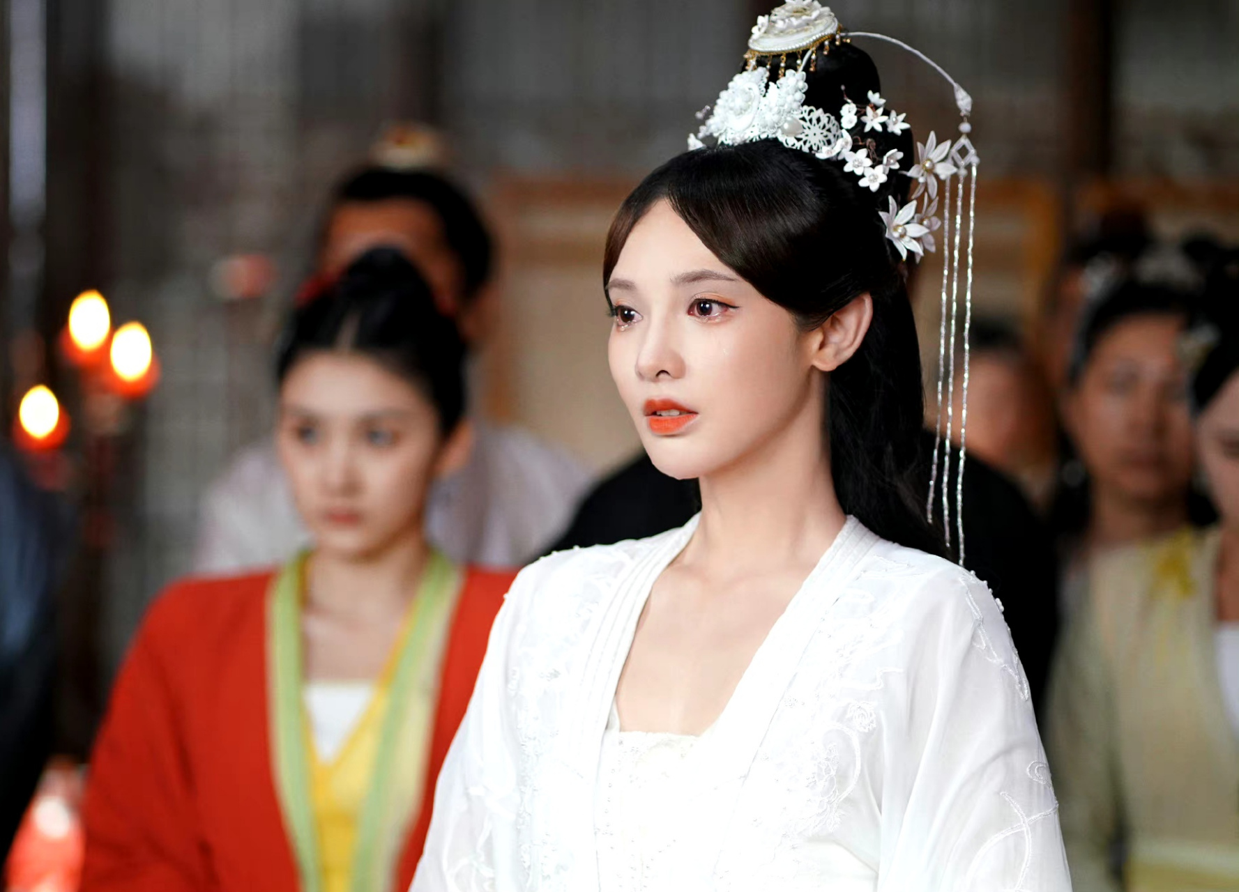 彭小苒白衣造型好温婉