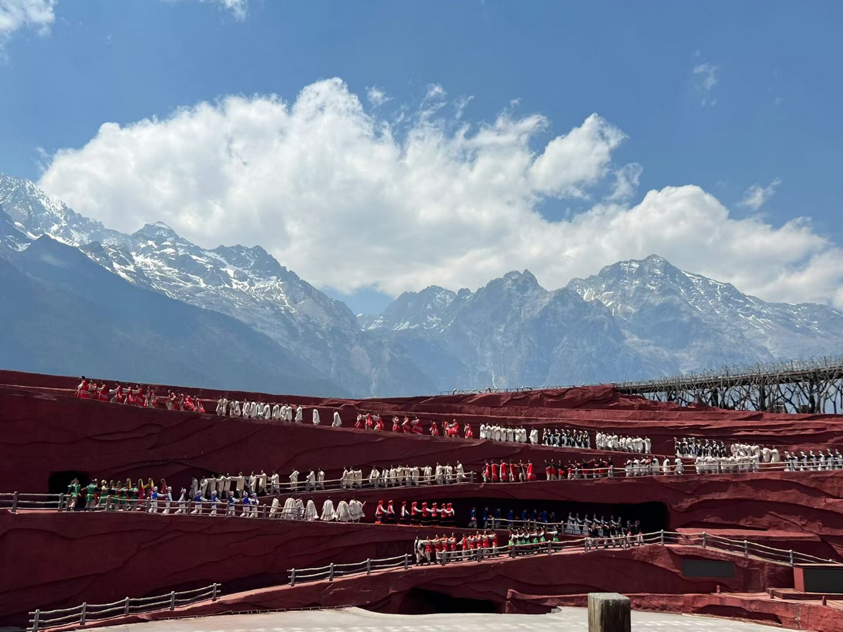 印象丽江值得一辈子回忆 张艺谋导演的作品印象丽江 以雪山为背景以