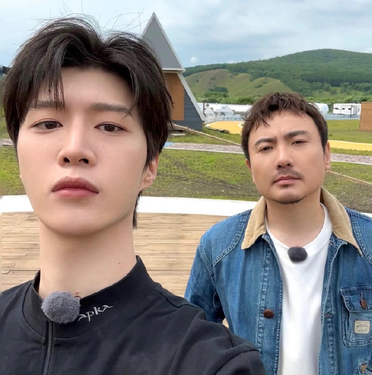 【范丞丞又晒和沈腾的合照了】合理怀疑沈腾范丞丞在玩一种很新的"找