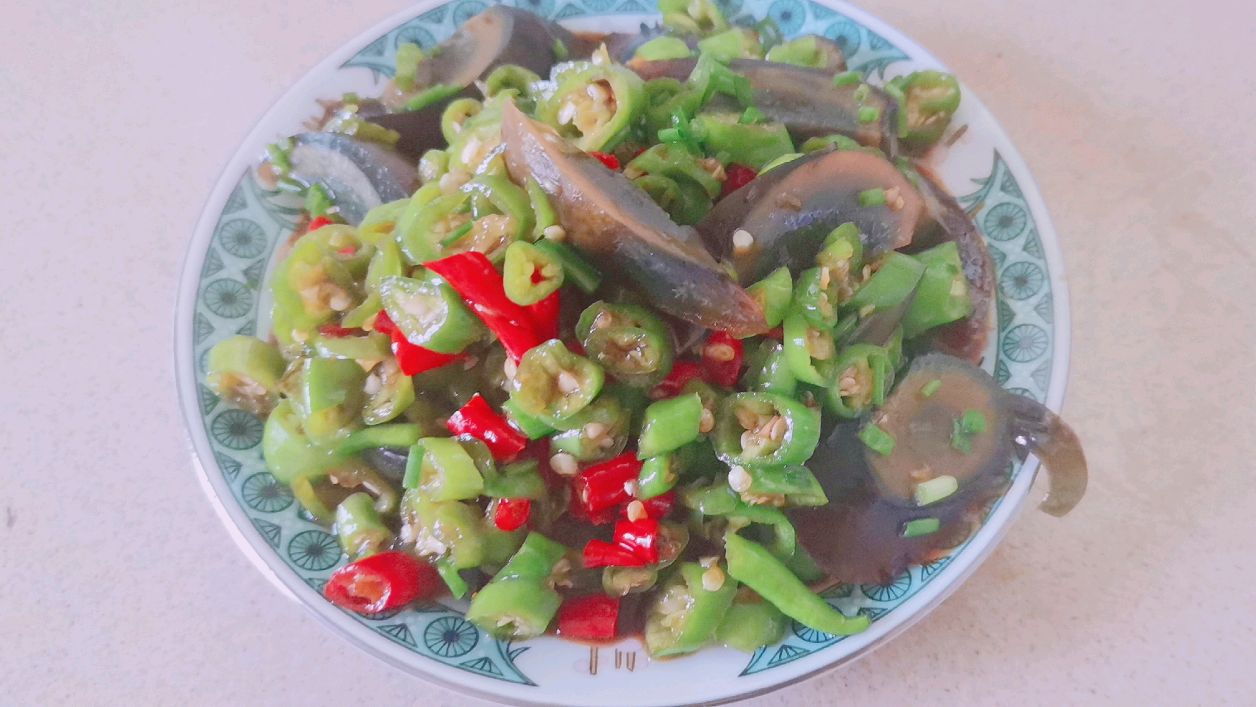 夏天一道爽口的凉拌皮蛋