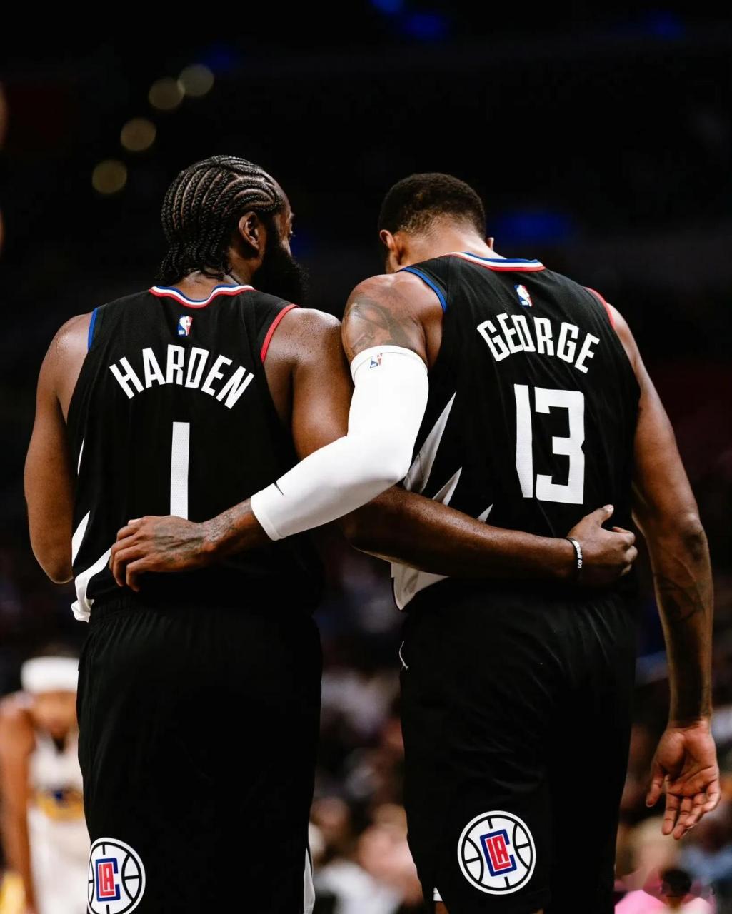 保罗乔治称赞哈登: "哈登来到我们球队后,他的表现一场比一场好,现在