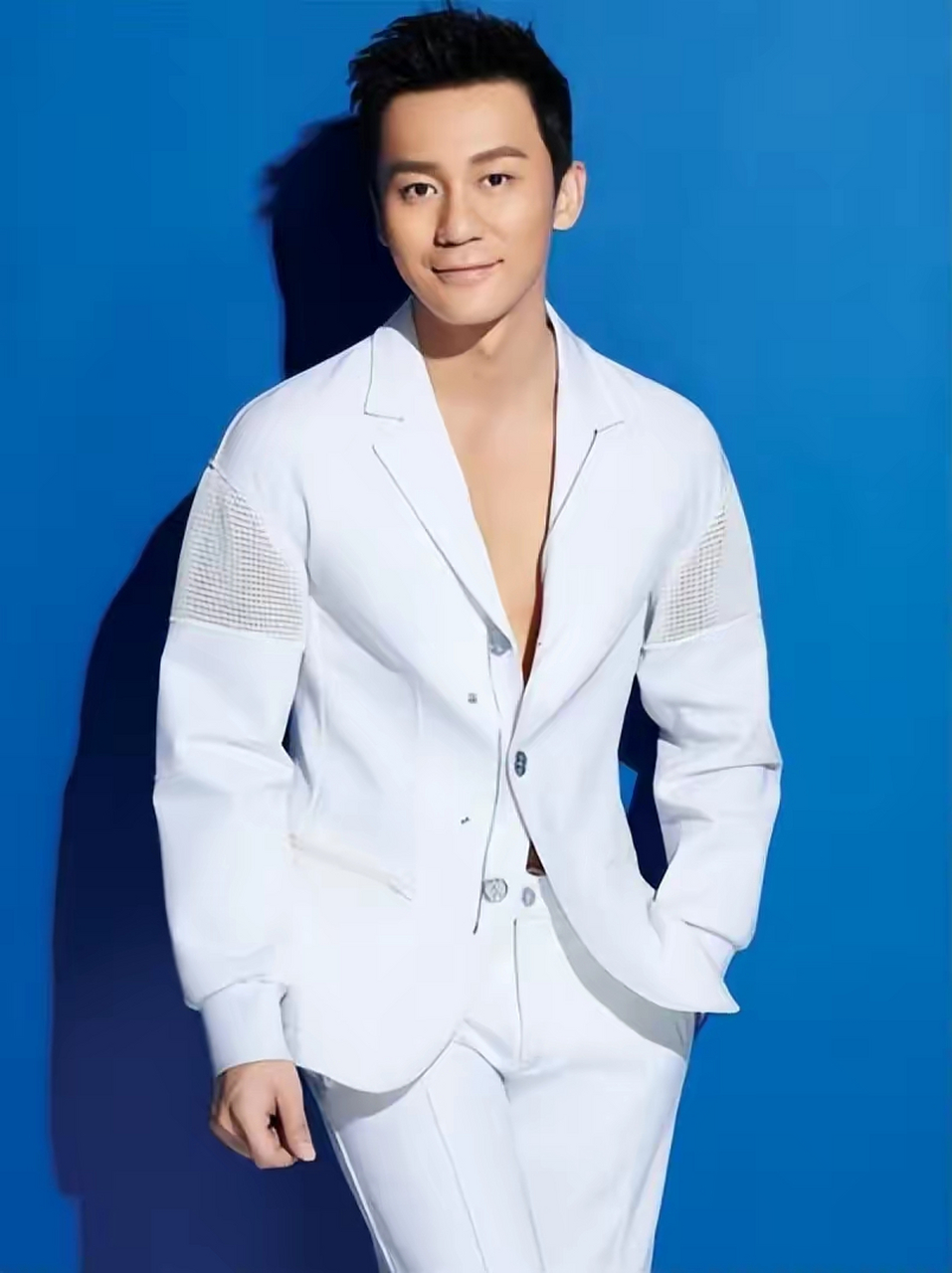 李晨曝又有新对象  最近,备受瞩目的演员李晨的感情生活再度成为了