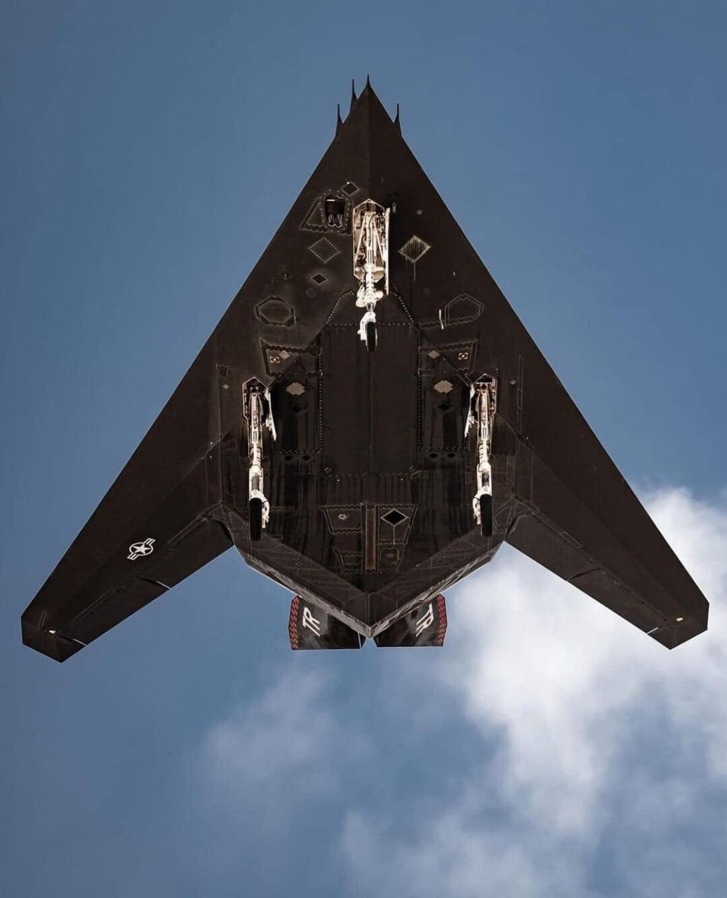 而肥电体积小,挂载能力超强