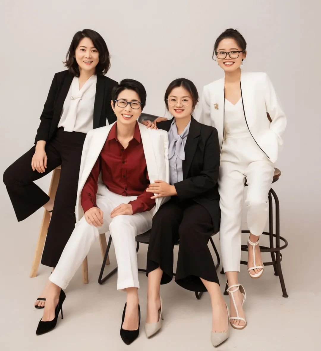图 | 吴玉清和团队里其他女孩的合照