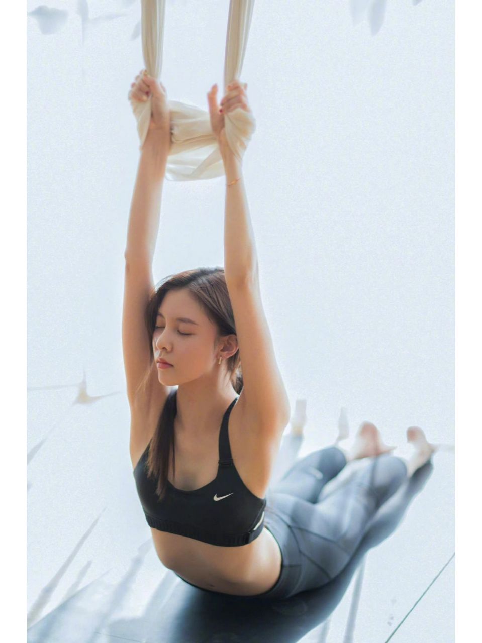 宋妍霏瑜伽服,好身材练出来.
