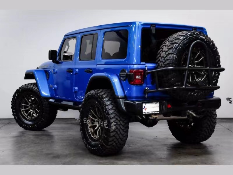 "大脚"jeep牧马人来了,越野套件 超高离地间隙,6缸引擎 四驱