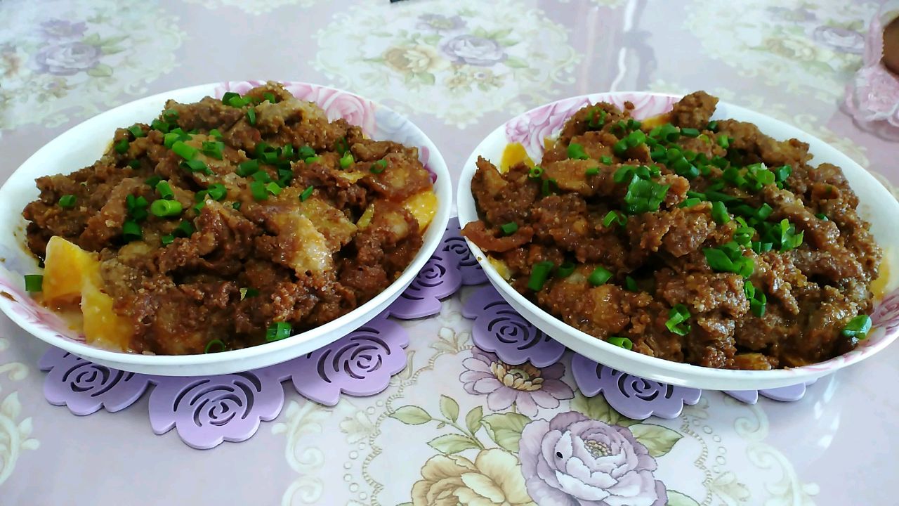 五花肉切大薄片,蒸肉粉里加水加面粉,才是粉蒸肉最好吃的做法!
