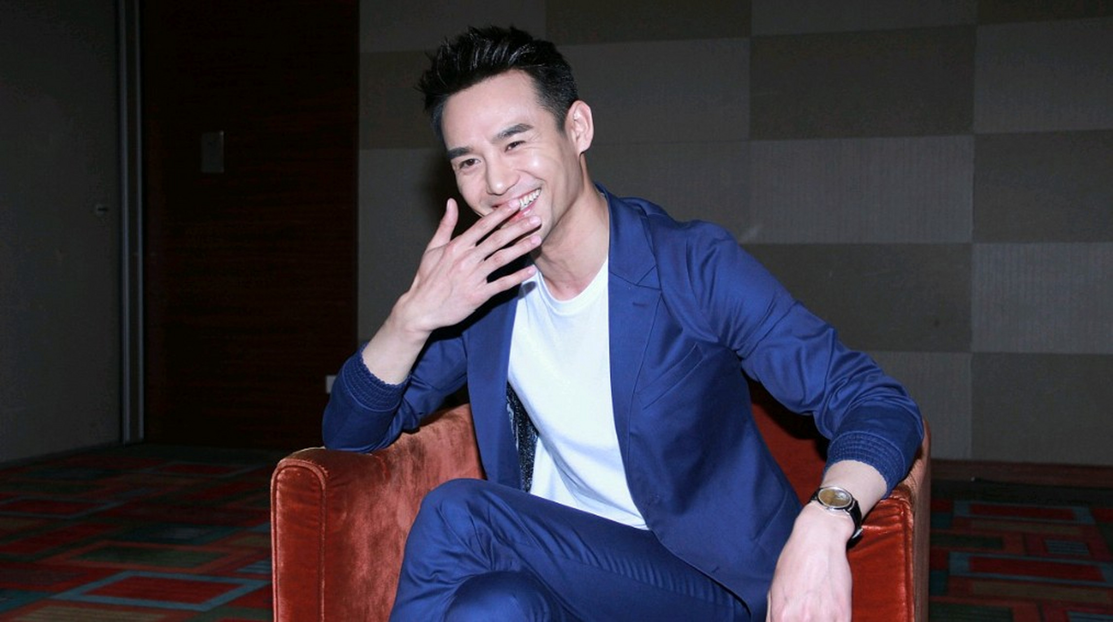 王凯与赵文瑄两人相差22岁,但惊喜的发现两人如此像.