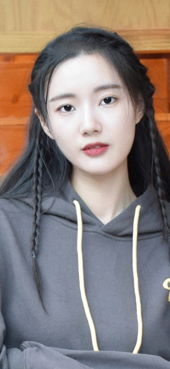 清秀气质美女,演员余芷慧