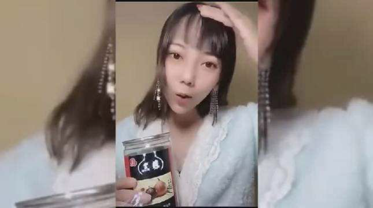 试吃黑蒜连yue不止却拍手称赞,女主播奇葩方式走红网络