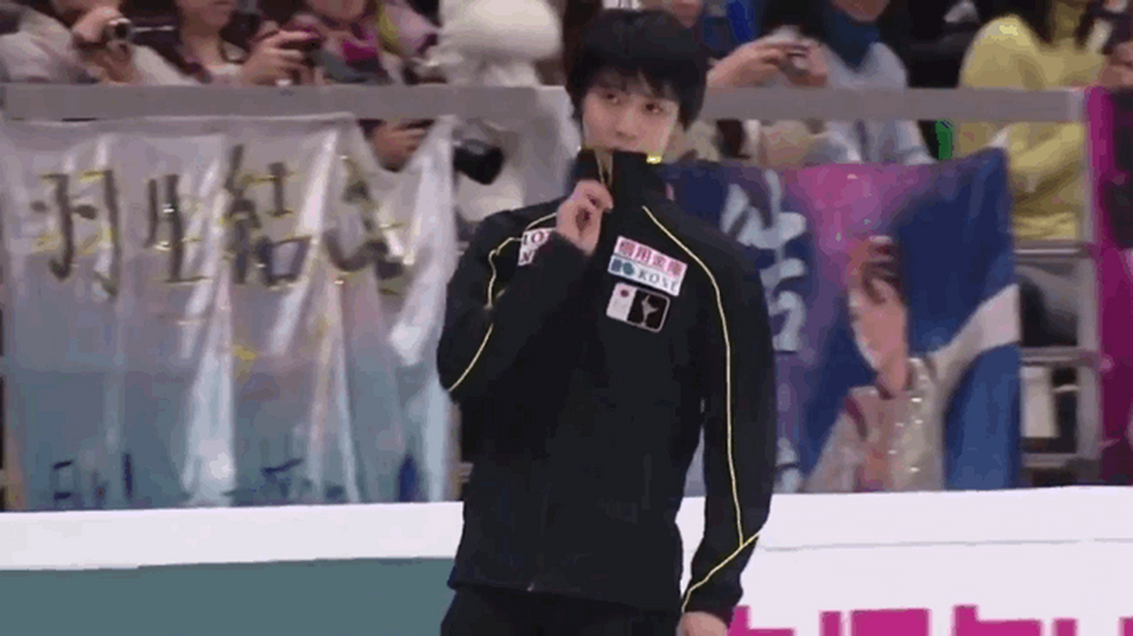 哇塞⊙ω⊙羽生结弦咬拉链这个动作也太帅了吧[打call]#羽生结弦