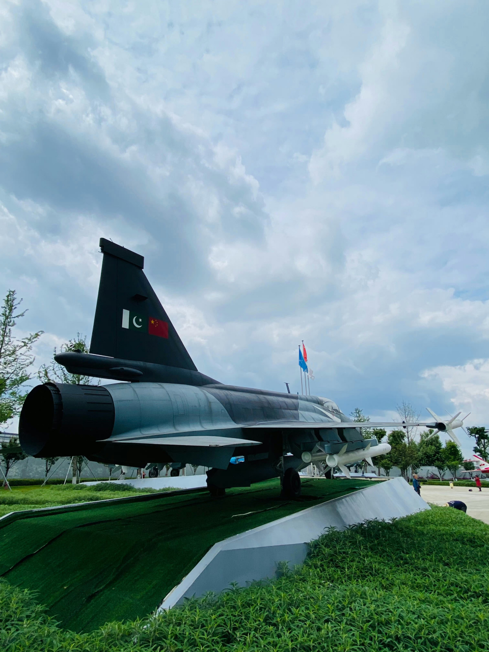 这次从北京跑到成都特意来成飞公园转了转,里面 不光有歼20,还有