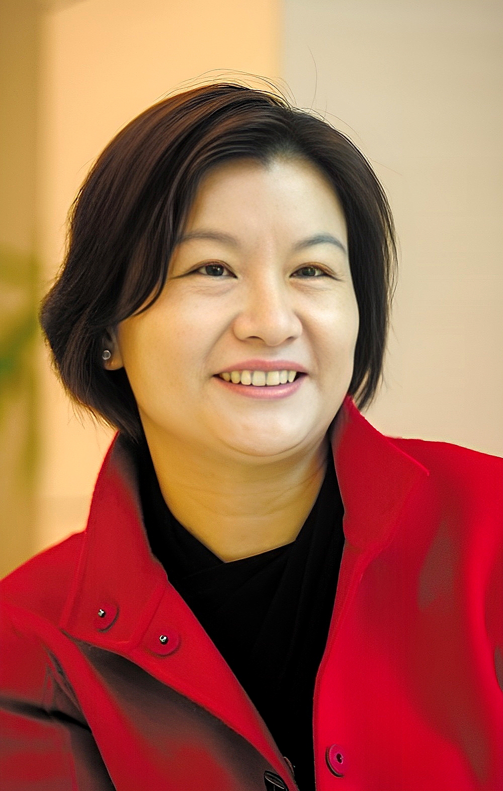 她靠做手机玻璃身价千亿,丈夫却是一名司机,周群飞是如何成功的