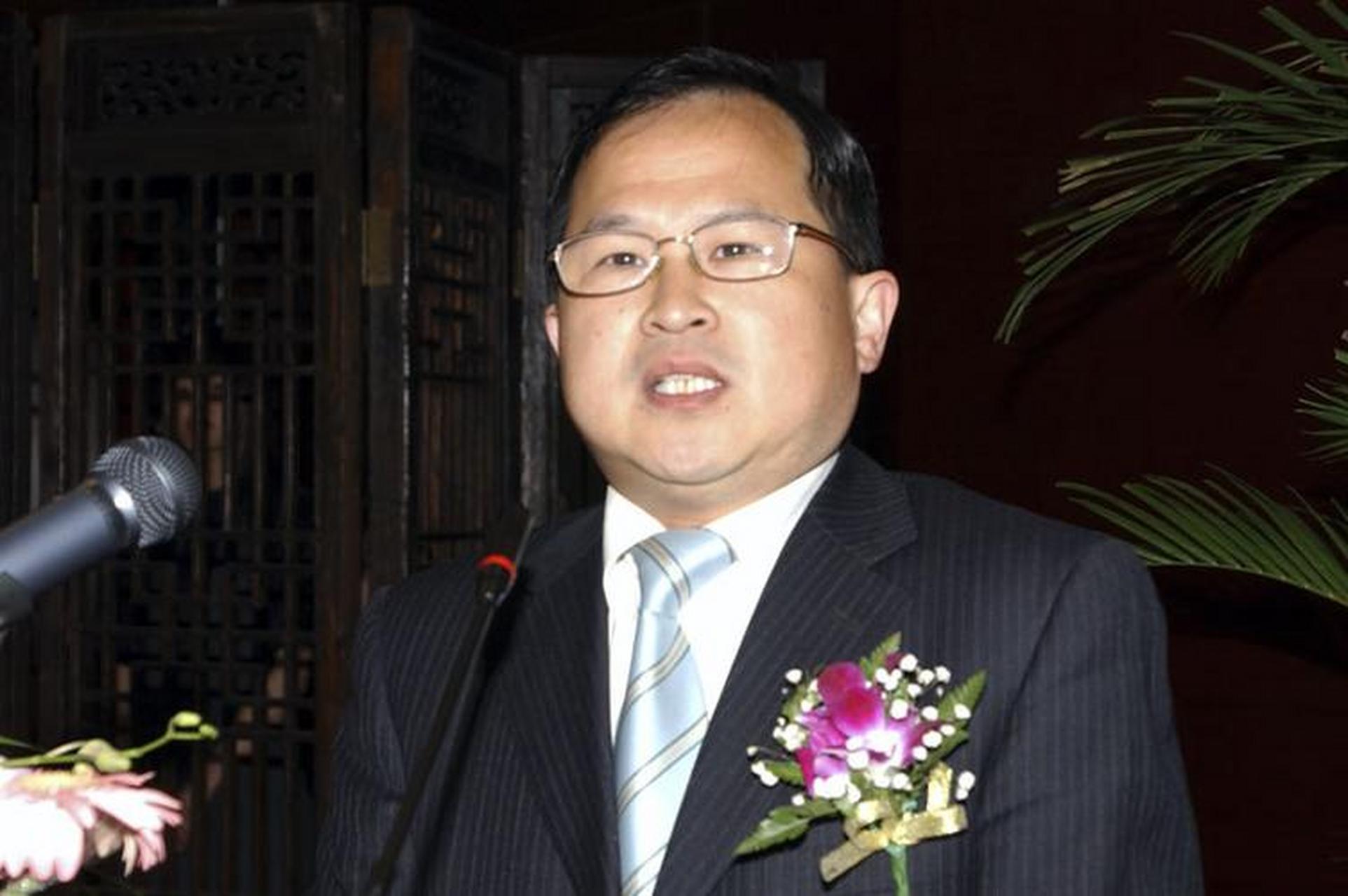 上海交通大学特聘教授胡伟针对当前我国高校的智库建设热潮,提出了