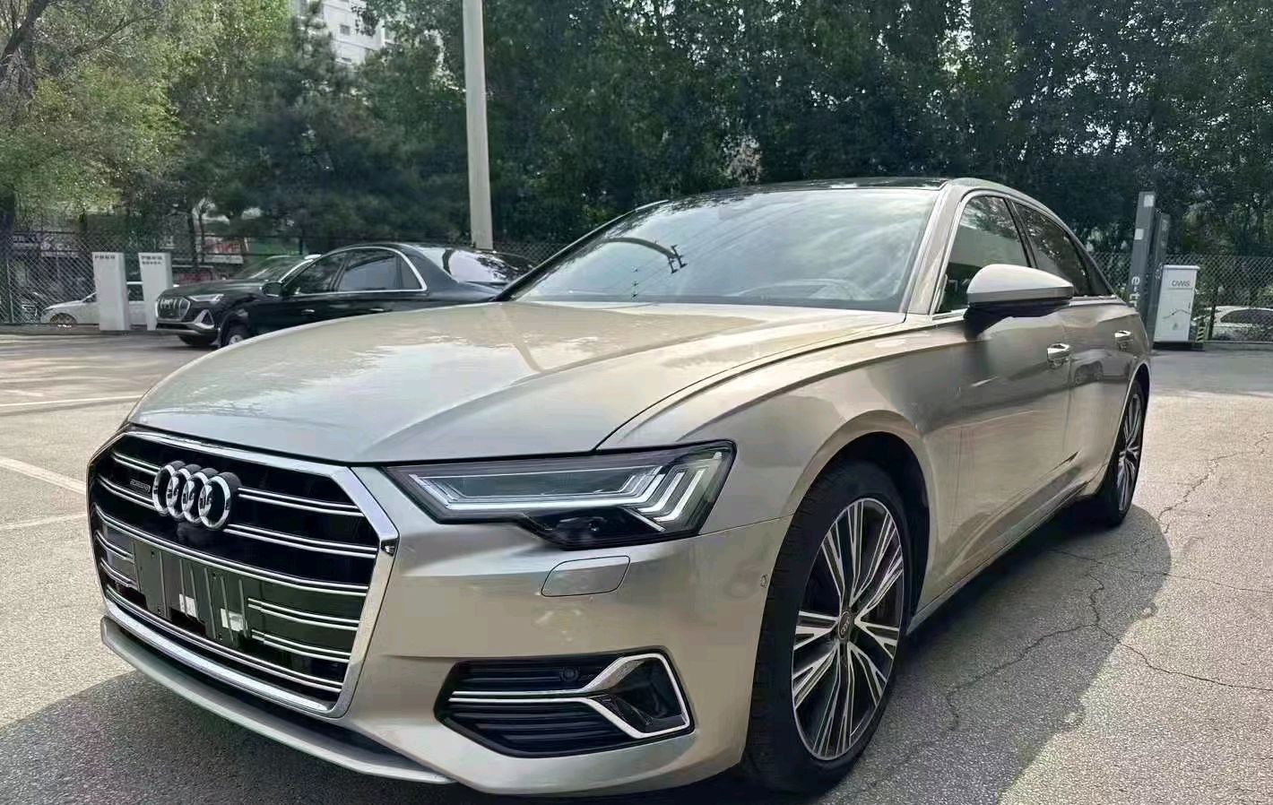 香槟金色漆面,浅色内饰的优雅典范在豪华轿车领域,新奥迪a6以其独特的