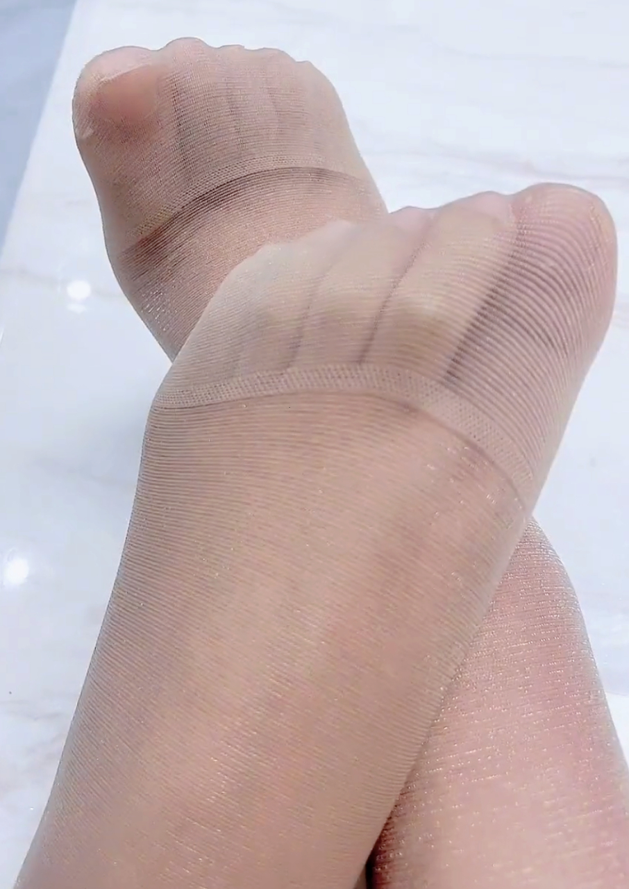今日份的脚尖透明特写哟#足控# #丝袜# #时尚穿搭