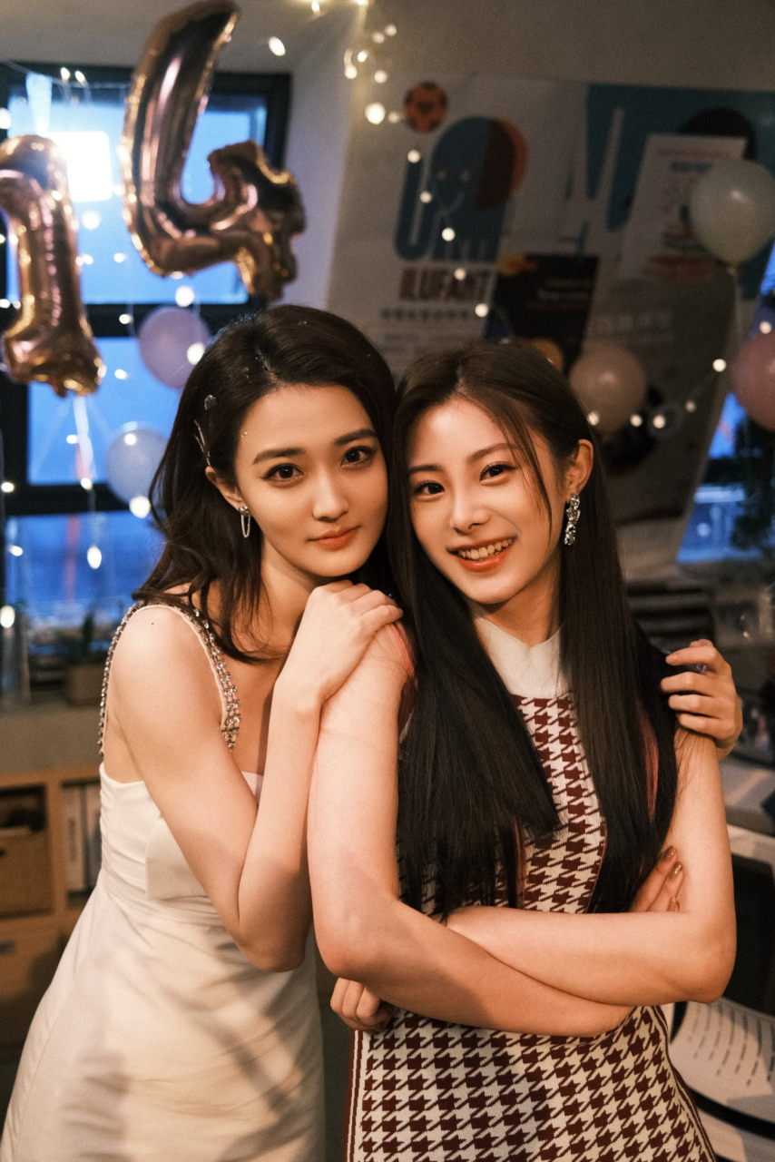 甜美女孩王艺甜(王小挺)[鲜花]