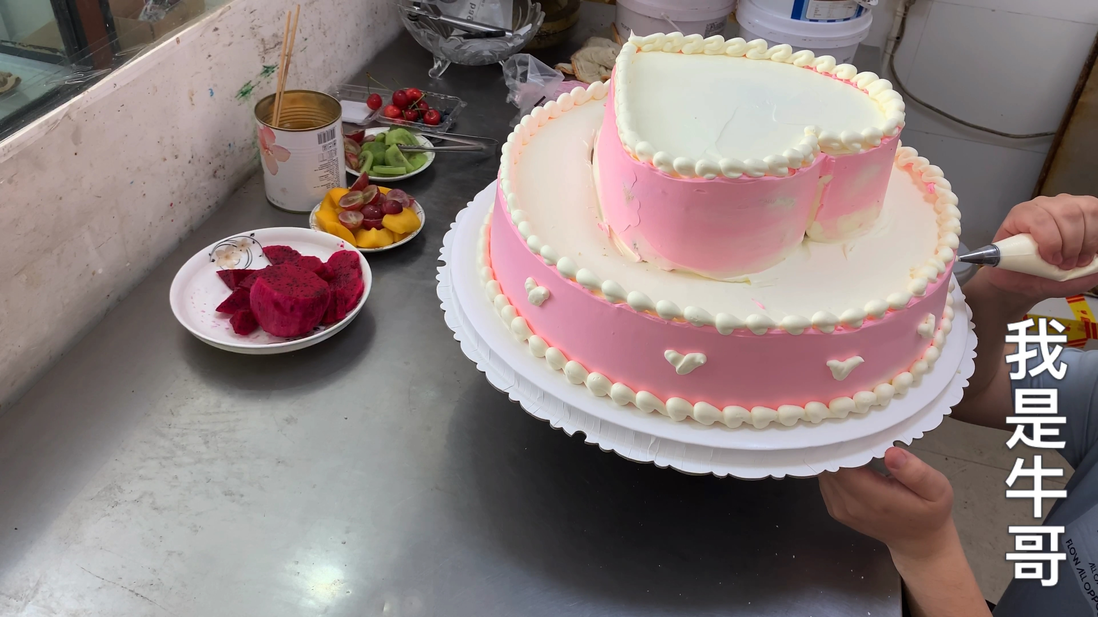 江苏这边结婚要订双层蛋糕的 你们那边有这样的风俗习惯吗