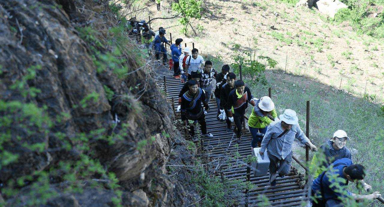 凉山藤梯图片