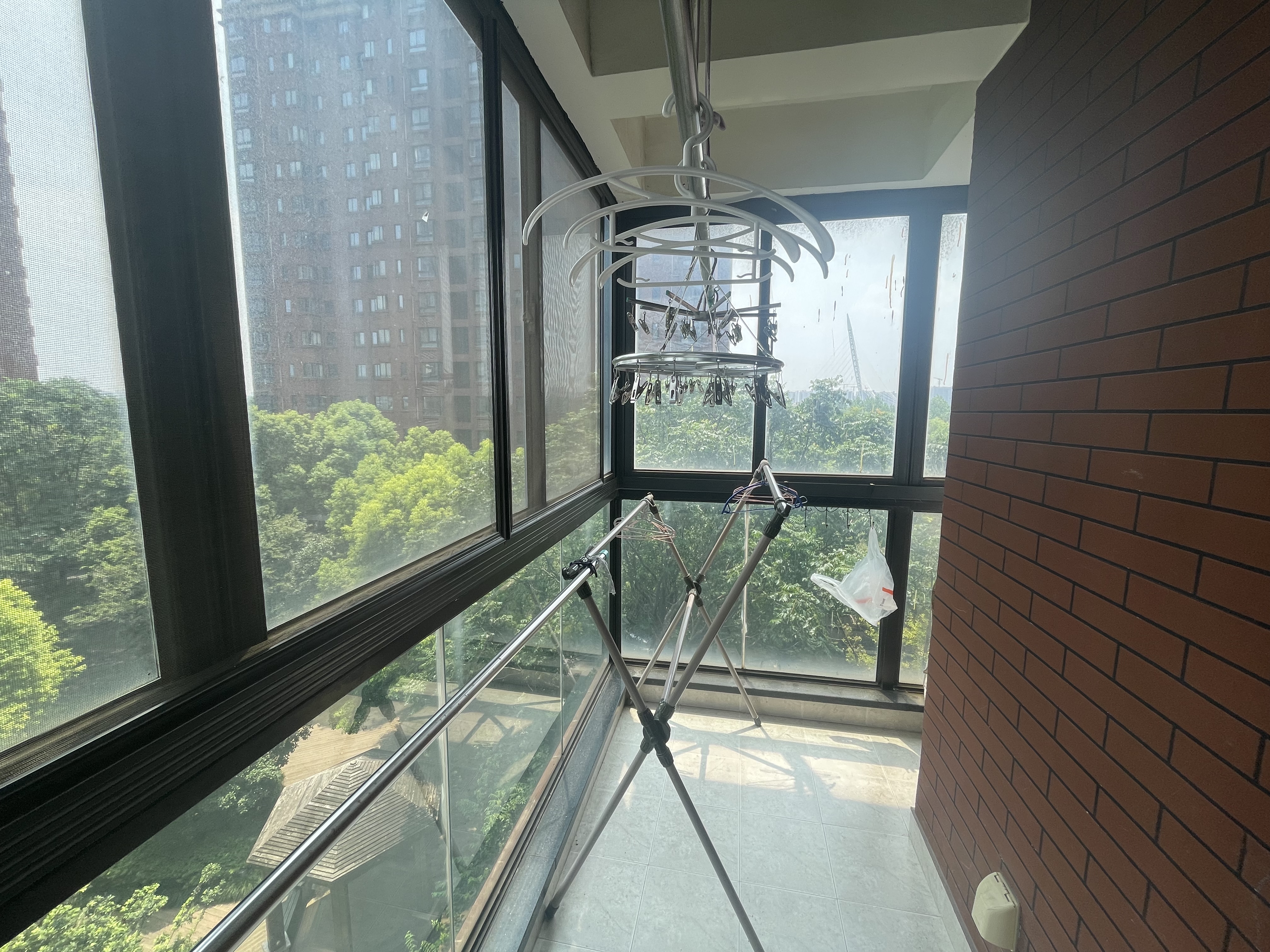 11号线马陆站,两房出租,出门即地铁站