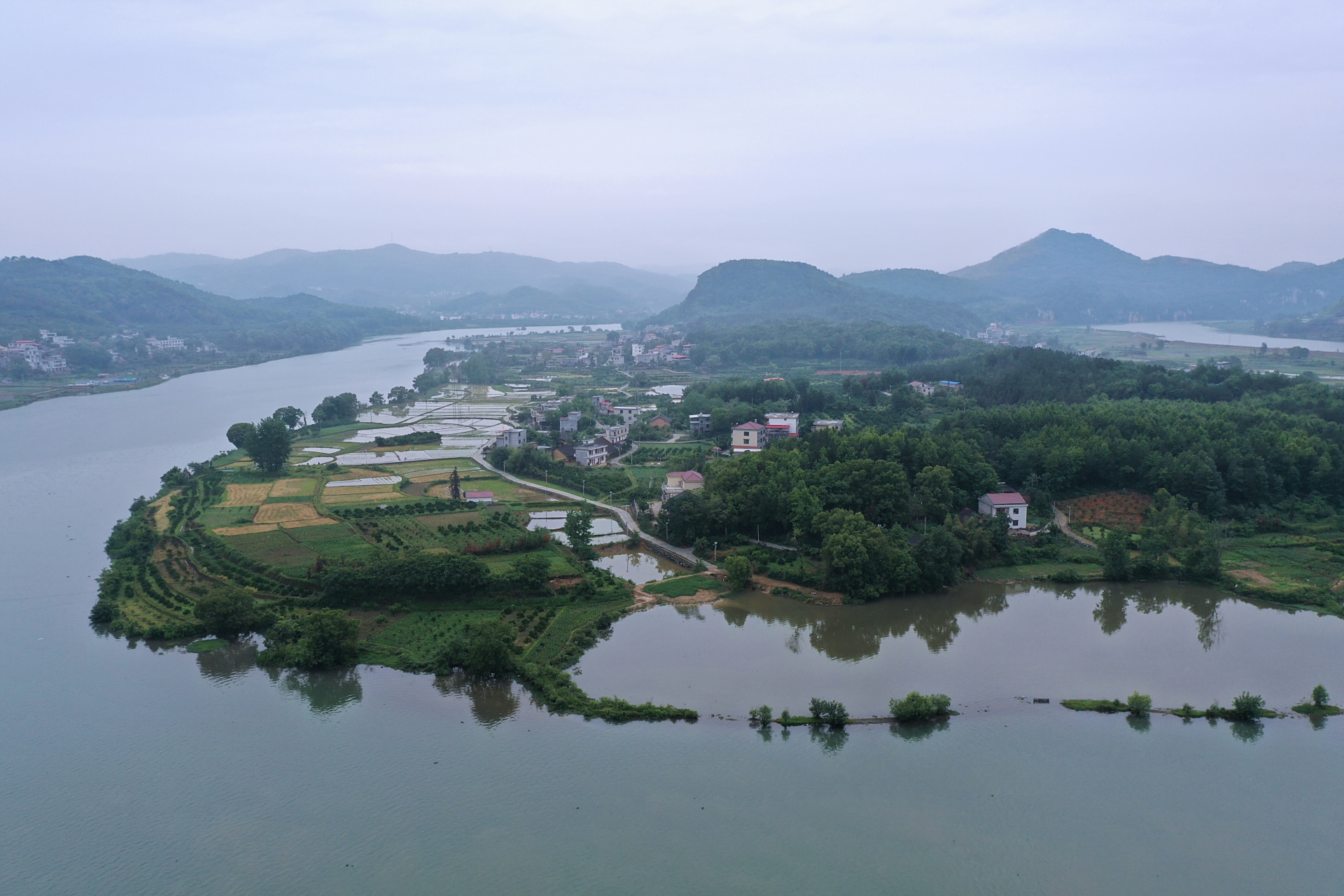 5月6日,航拍视角下的湖南邵阳市新宁县夫夷江.夫夷江发源于广西猫儿山