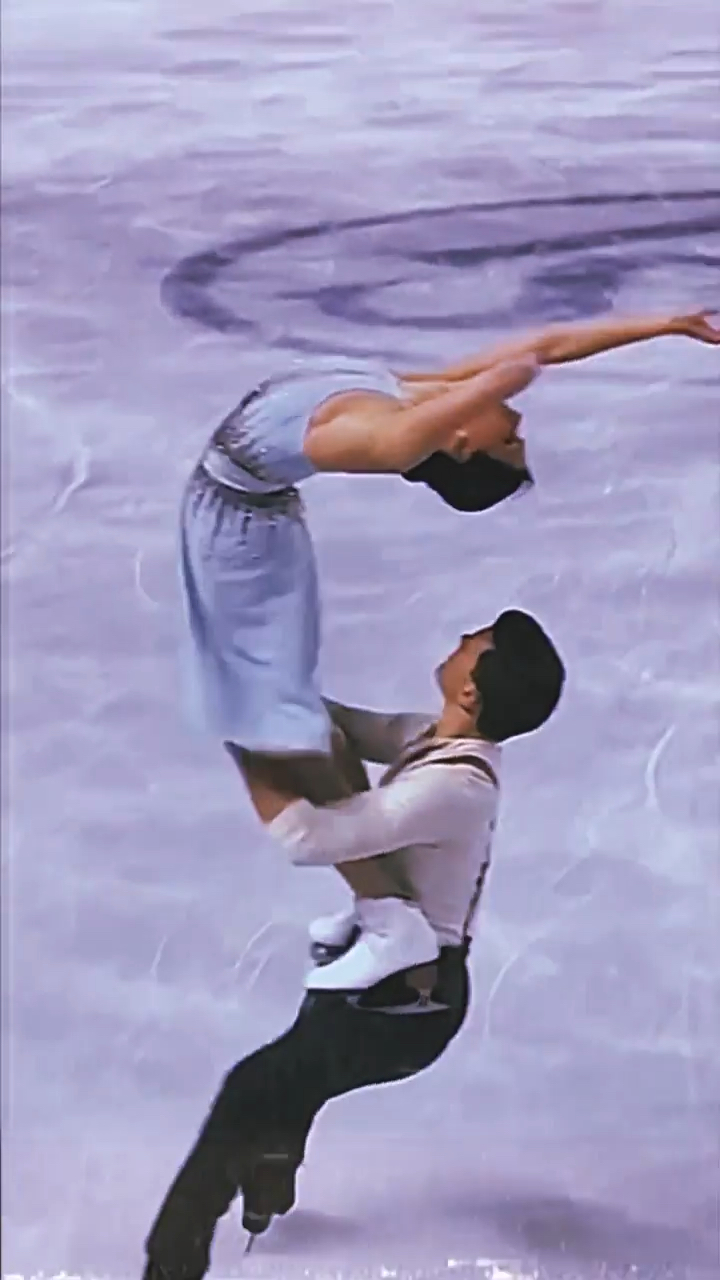 花样滑冰双人组合高难度动作