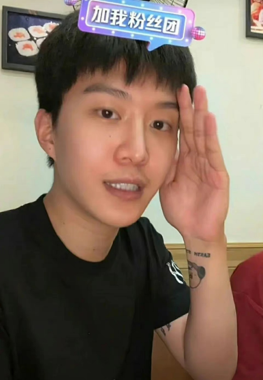 范丞丞素颜怎么样呢?帅吗?