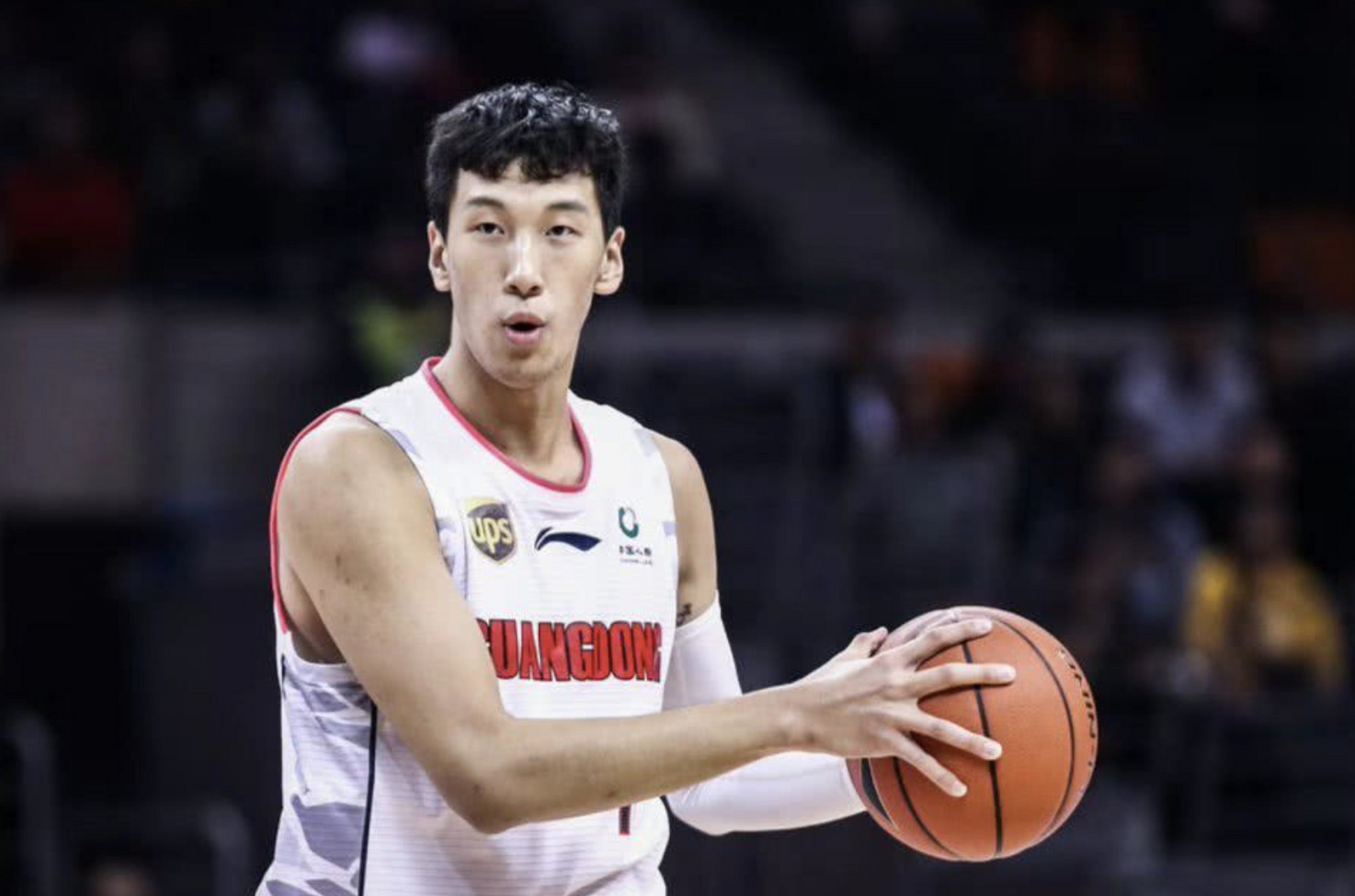 杜润旺  杜润旺的3分没有问题,但是不够全面,特别是防守端,无脑犯规