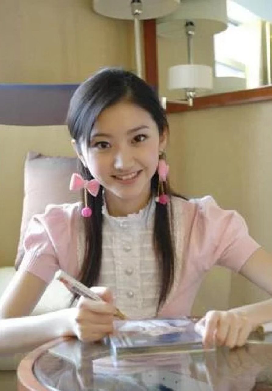 有人说我长得像景甜,你们觉得呢