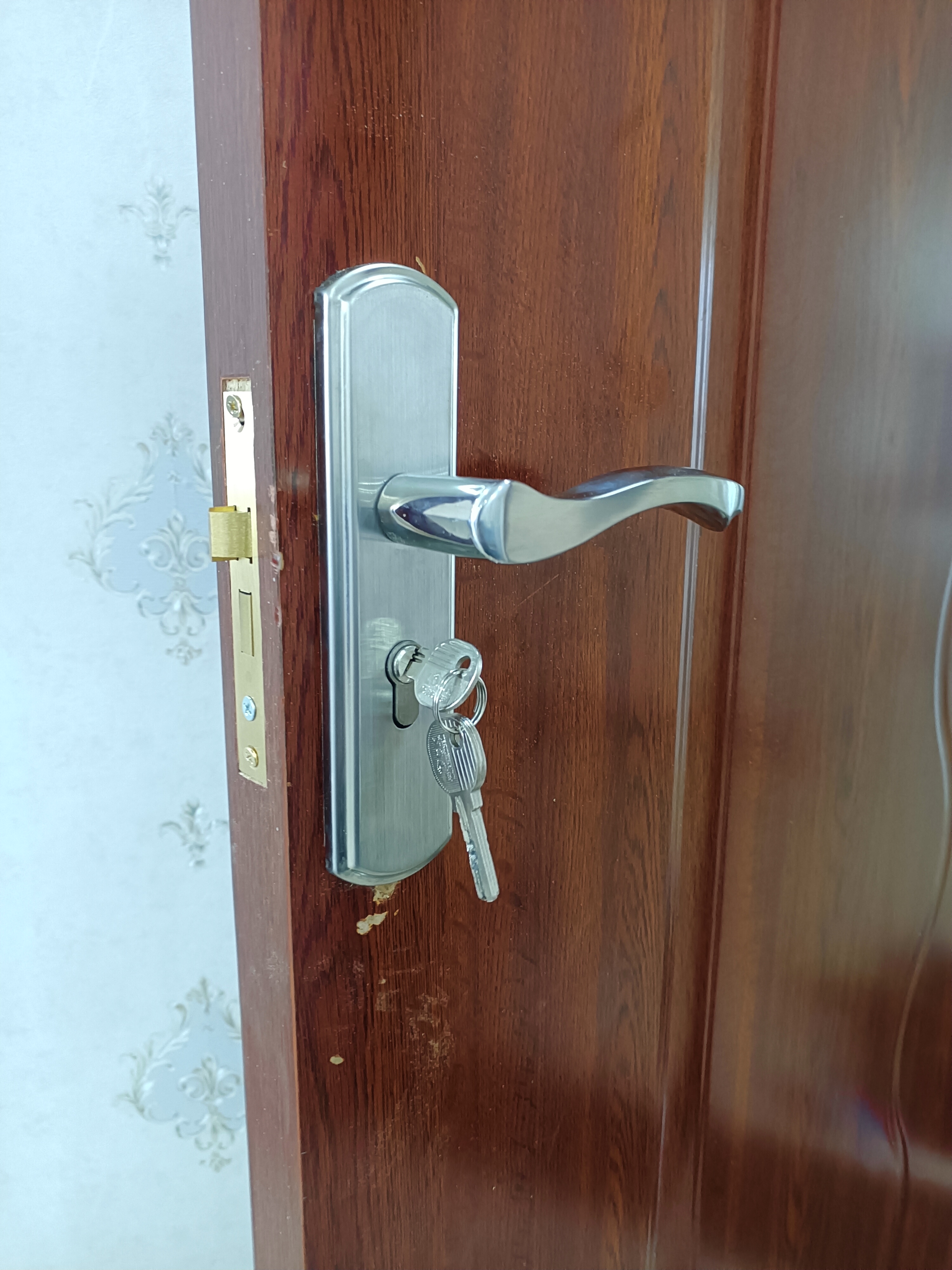 室内门锁更换完成