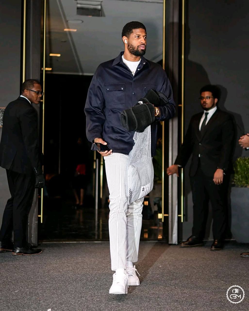 保罗.乔治,穿上便装还是帅帅的样子哦