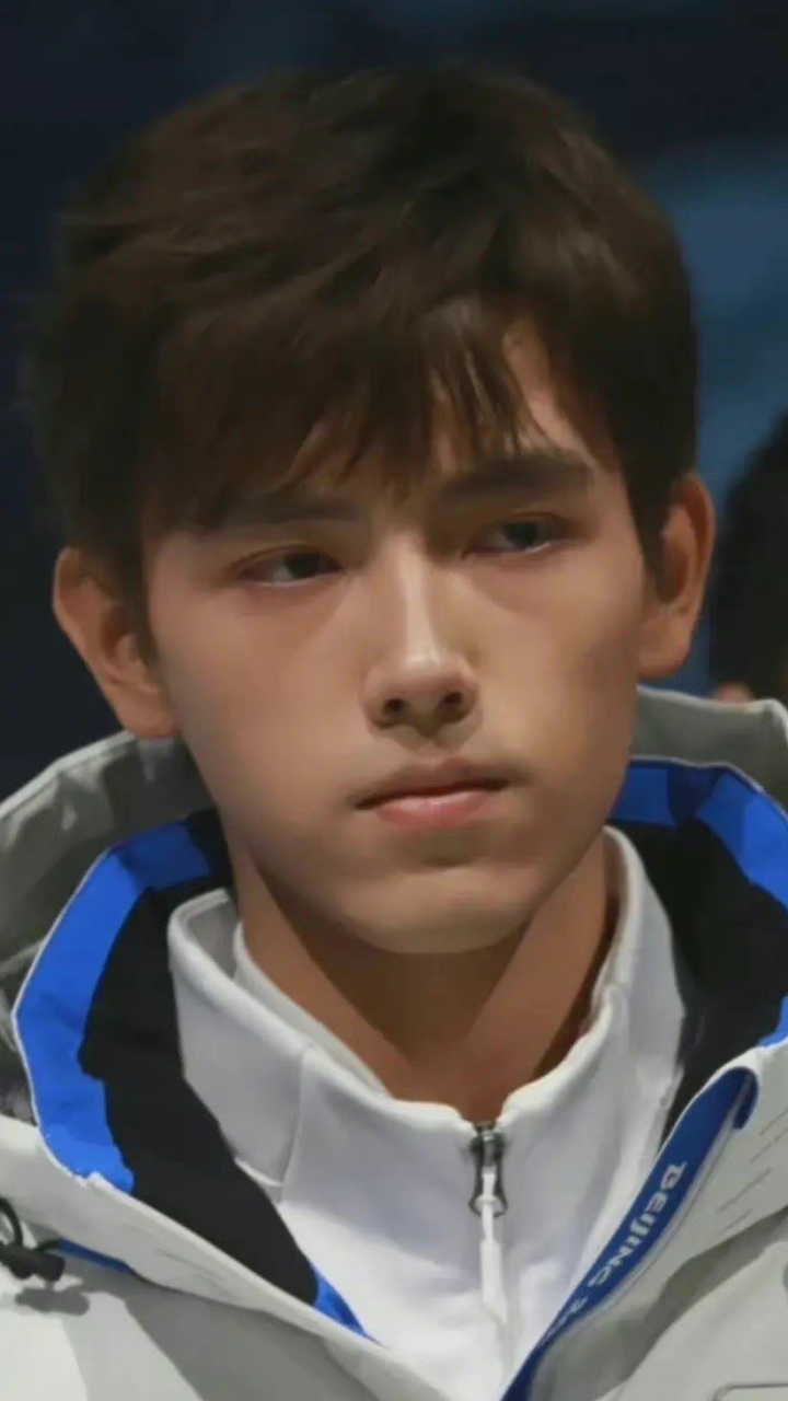 左图,陈飞宇小时候 67,你没看错