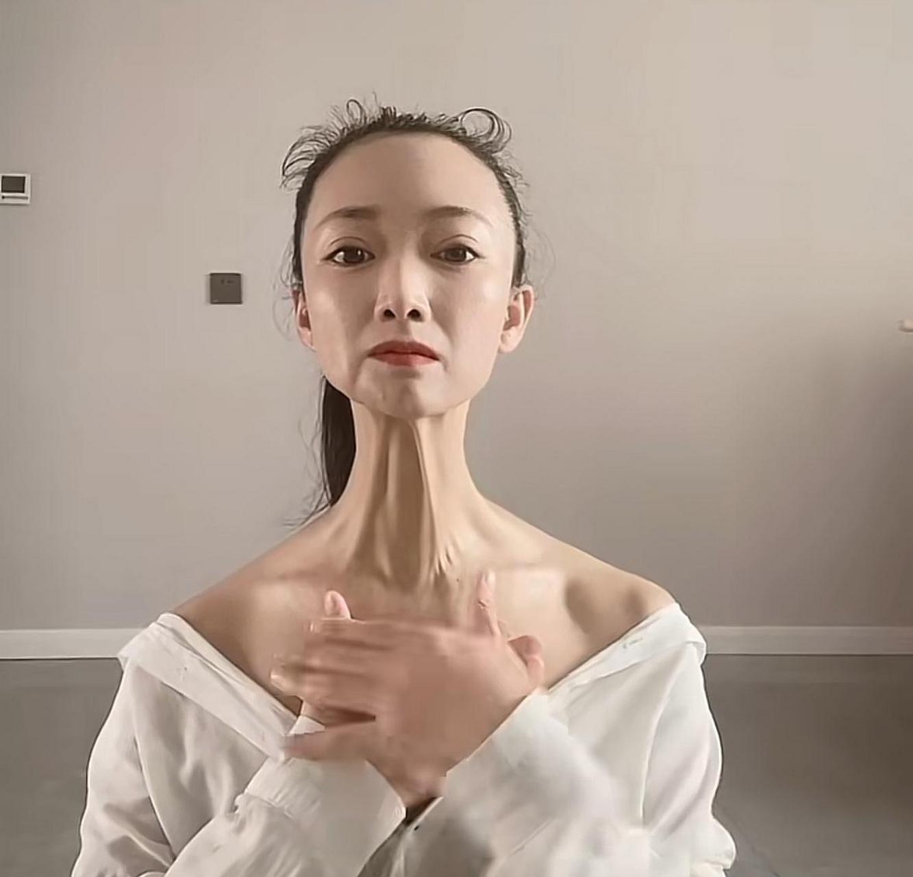 这大长脖子,独一无二,好似两个人的凑一块! #搞笑