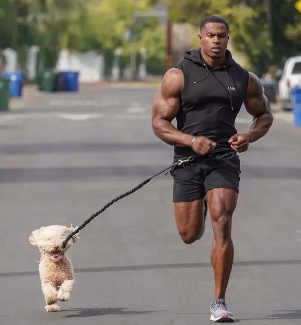 健美界被誉为"肌肉熊猫"的肌肉男……到底长什么样?