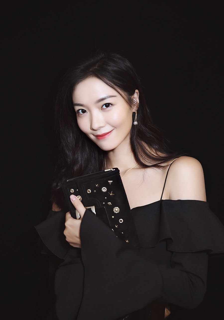 齐溪,1984年9月16日出生于贵州省贵阳市,中国内地影视女演员,毕业于