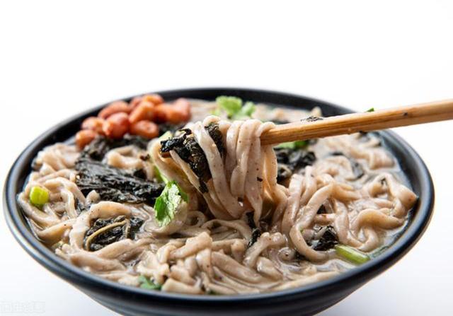 河南特产芝麻叶豆面条,独特口感与风味,堪称最具代表性的美食之一