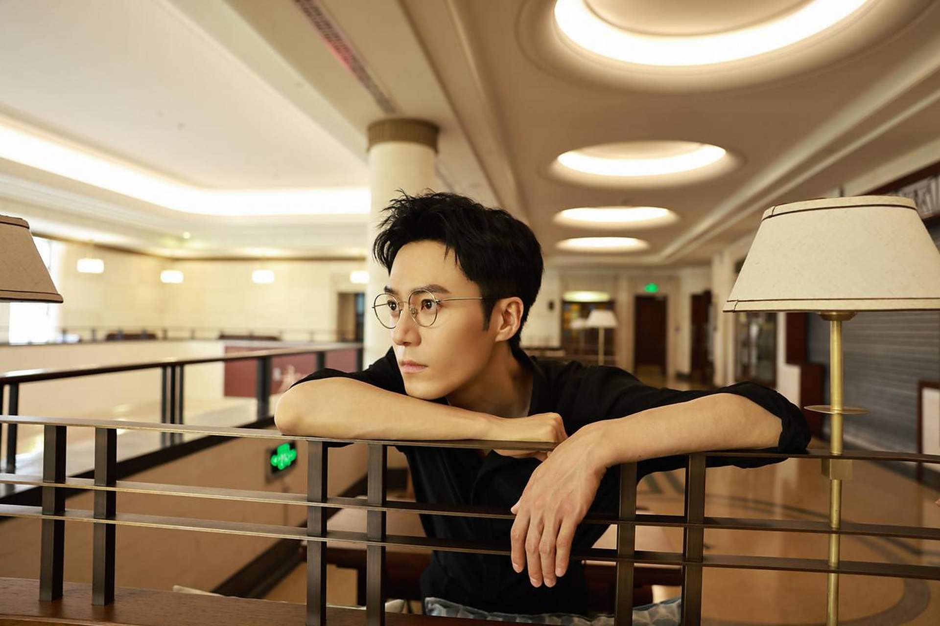 茅子俊眼镜写真壁纸[鲜花]