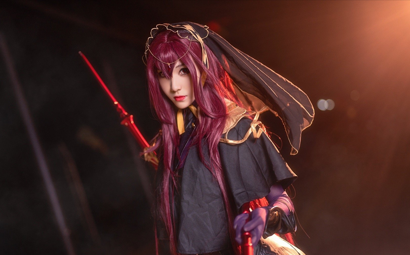 二次元动漫fgo斯卡哈cos:枪之一击若至化境,弑神亦只在翻掌之间