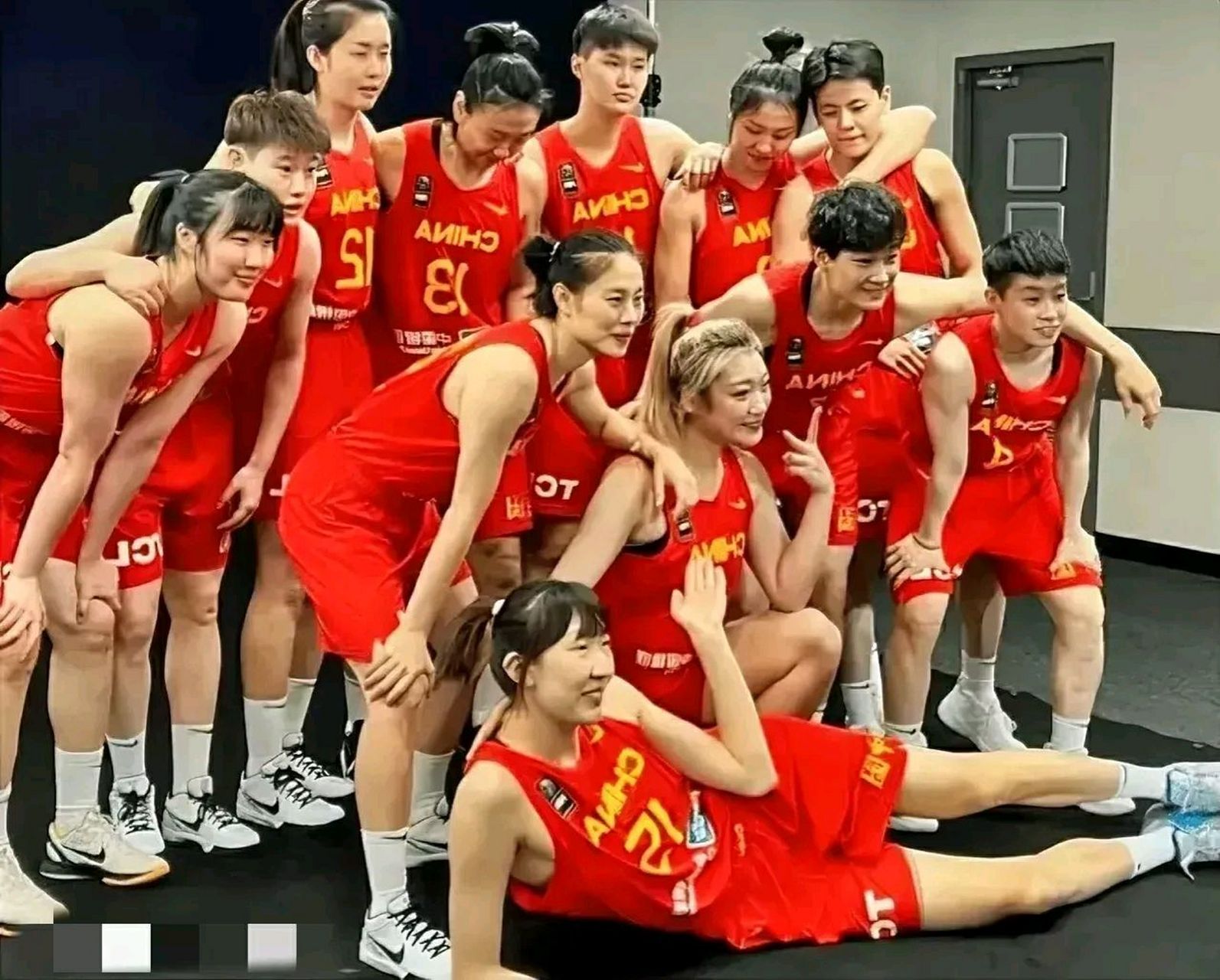 中国女篮12名球员在wcbaicon联赛的薪资情况引起了人们的关注.